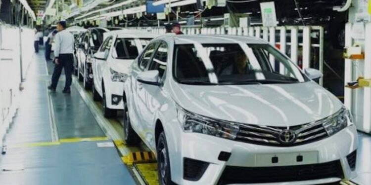 تويوتا تدرس إعادة استيراد سياراتها الأمريكية إلى اليابان