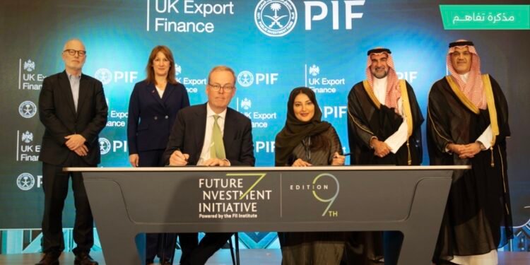 صندوق الاستثمارات العامة ووكالة تمويل الصادرات البريطانية يوقعان مذكرة تفاهم بـ6.8 مليار دولار لتعزيز التعاون التجاري والاستثماري بين المملكة والـمملكة المتحدة