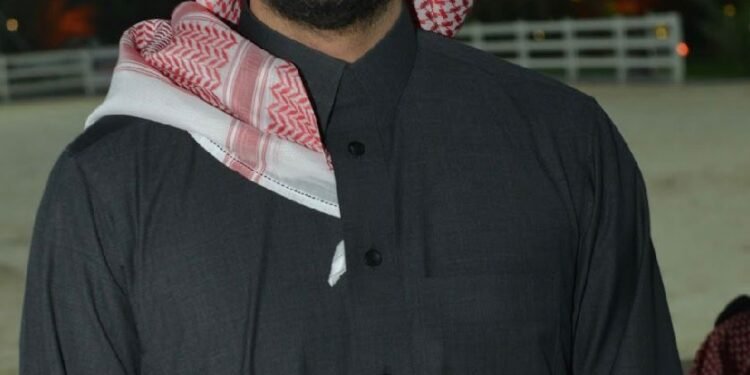 عبدالعزيز الحسون.. شاعر الفصحى وصوت الفخامة الذي جمع بين عالم الأعمال وجمال اللغة