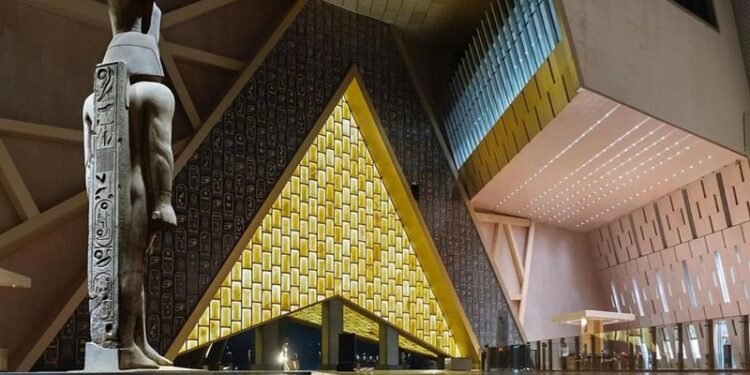 لحظة تاريخية.. مصر تفتتح المتحف المصري الكبير “GEM” أكبر صرح أثري في العالم
