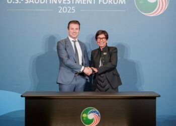 AWS وHUMAIN توسّعان شراكتهما لإطلاق منطقة ذكاء اصطناعي عالمية في الرياض تضم 150 ألف مسرّع AI