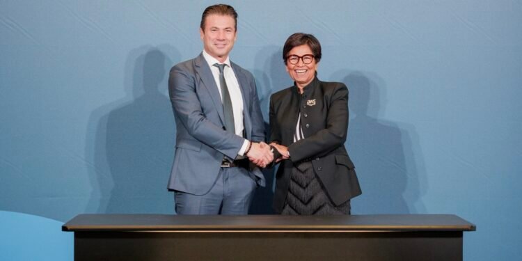 AWS وHUMAIN توسّعان شراكتهما لإطلاق منطقة ذكاء اصطناعي عالمية في الرياض تضم 150 ألف مسرّع AI