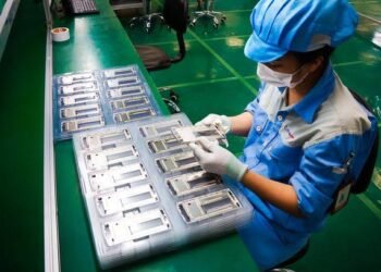 مصر تقترب من أن تصبح مركزًا إقليميًا لصناعة الهواتف الذكية: سامسونغ وشاومي وآخرون يبدأون الإنتاج المحلي