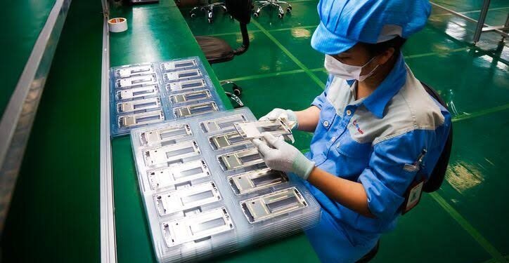 مصر تقترب من أن تصبح مركزًا إقليميًا لصناعة الهواتف الذكية: سامسونغ وشاومي وآخرون يبدأون الإنتاج المحلي