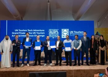 لي روش تحتفي بالفائز بتحدي منظمة السياحة العالمية للذكاء الاصطناعي