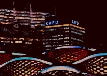 احتفال نور الرياض يقدّم أول تجربة ضوئية في محطات القطار