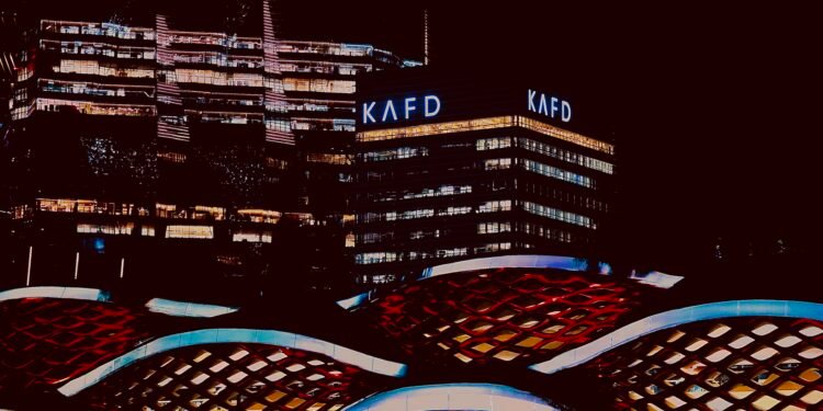 احتفال نور الرياض يقدّم أول تجربة ضوئية في محطات القطار