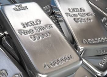 الفضة تسجل قفزة تاريخية وتتجاوز 58 دولاراً للأونصة