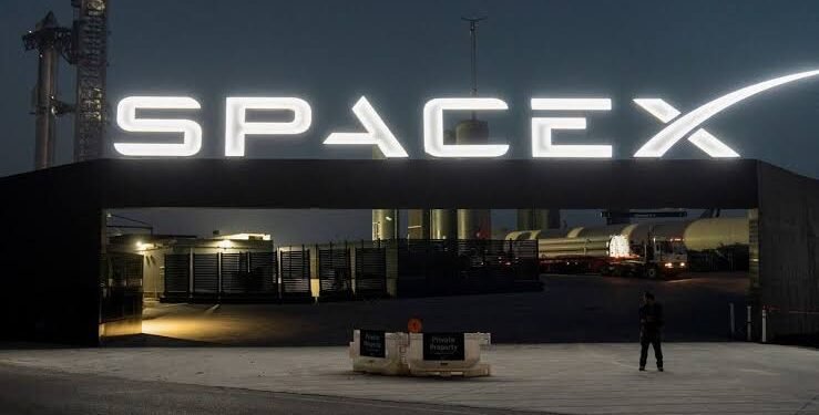 ستارلينك” تقتحم سوق الاتصالات الجوالة: “سبيس إكس” تحول الهواتف العادية إلى بوابات فضائية