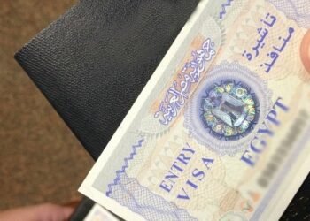 مصر تقرّ رفع رسوم التأشيرة إلى 45 دولارًا… وتطبيق القرار يثير تباينًا في المنافذ الحدودية
