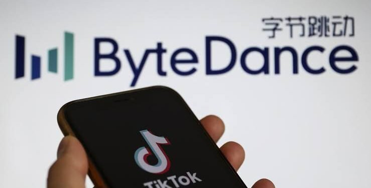 تيك توك” تعبر النفق المظلم.. مشروع مشترك ينهي سنوات من شبح الحظر في أمريكا