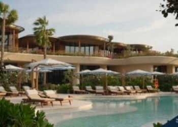 أيقونة سياحية جديدة تشرق في “شورى”.. افتتاح منتجع إنتركونتننتال البحر الأحمر بتصميم “المرجان الزهري”