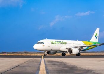 طيران السلام يدشن أولى رحلاته المباشرة بين مسقط وأبها