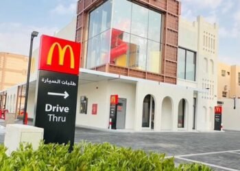 ماكدونالدز” تتبنى عمارة “واحات الأحساء” في أحدث فروعها.
