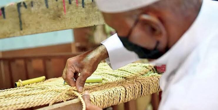 حماية للتراث وتمكين للأيدي الوطنية: المملكة تُصدر نظام الحرف والصناعات اليدوية الجديد.