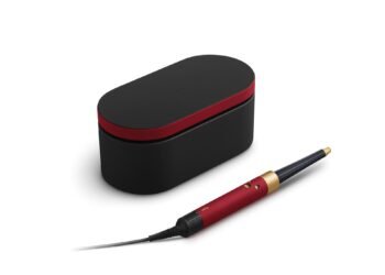 دايسون تعيد اطلاق مجموعة منتجاتها للعناية بالشعر باللونين الأحمر المخملي والذهبي بمناسبة عيد الحب.