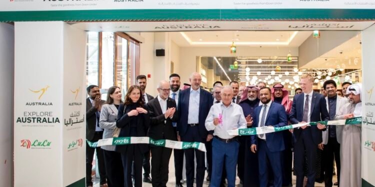 وزير التجارة والسياحة الأسترالي السيناتور دون فاريل يزور لولو هايبرماركت.