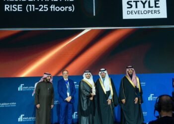 لايف ستايل” تحصد جائزة التميز عن مشروع The VUE بجدة.
