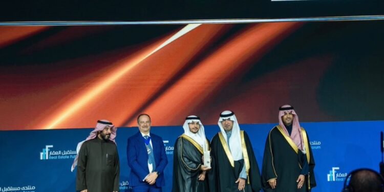 لايف ستايل” تحصد جائزة التميز عن مشروع The VUE بجدة.