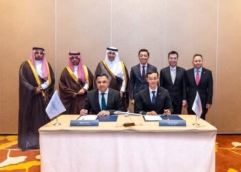 جسر جوي جديد يربط الرياض بسنغافورة: “الربط الجوي” يوقع اتفاقية تاريخية مع الخطوط السنغافورية.