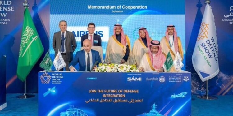 توطين “صناعة الطيران” في المملكة.. شراكة استراتيجية بين “المركز الصناعي” و”إيرباص” برعاية وزير الصناعة