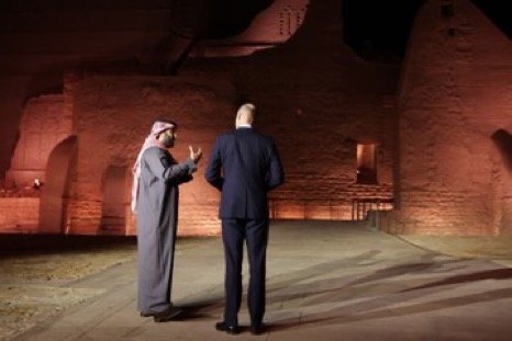 ولي عهد بريطانيا في زيارة للملكة وولي العهد محمد بن سلمان يصطحبه في زيارة بحي الطريف التاريخي
