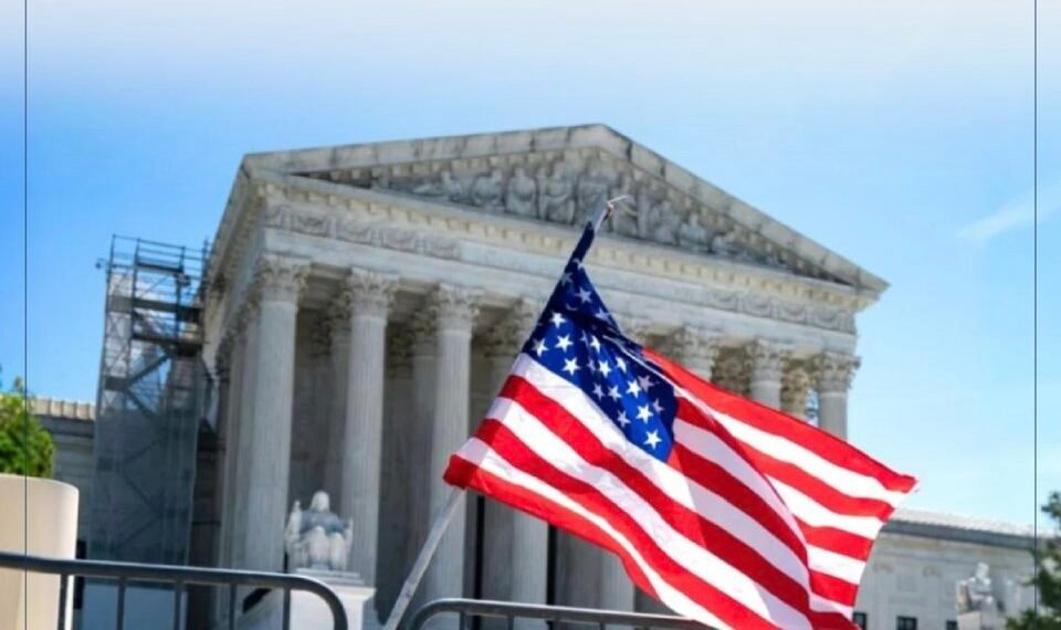 وول ستريت تتنفس الصعداء: المحكمة العليا تُسقط رسوم “يوم التحرير” الجمركية لترمب