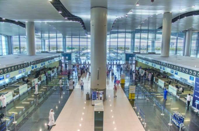 “مطار الملك خالد الدولي يرفع طاقته الاستيعابية لـ 56 مليون مسافر سنوياً بنجاح أكبر عملية مناقلة تشغيلية”