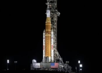 بعد نصف قرن من “أبولو”: ناسا تبدأ العد التنازلي التجريبي لأول رحلة بشرية نحو القمر.