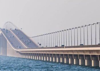 بدءاً من 18 فبراير.. تحديث رسوم عبور جسر الملك فهد للركاب والشاحنات