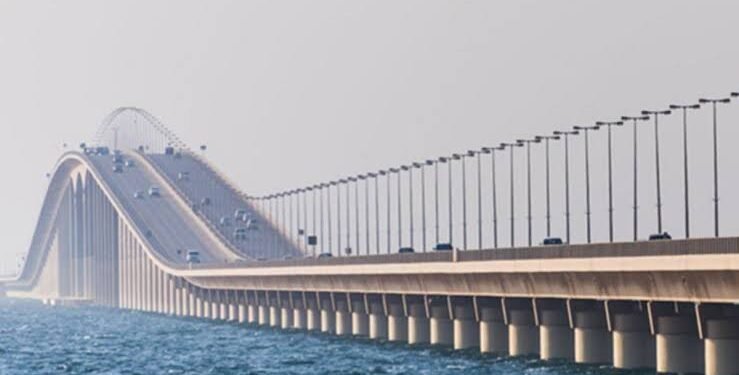 بدءاً من 18 فبراير.. تحديث رسوم عبور جسر الملك فهد للركاب والشاحنات