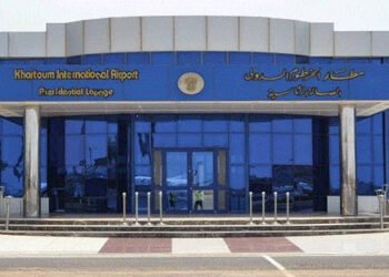 مطار الخرطوم يستعيد نبضه باستقبال أولى الرحلات الجوية منذ اندلاع النزاع