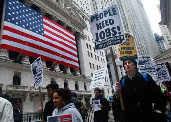 سوق العمل الأمريكي يفقد 92 ألف وظيفة في فبراير والبطالة ترتفع إلى 4.4%.. مخاوف تباطؤ الاقتصاد تتصاعد