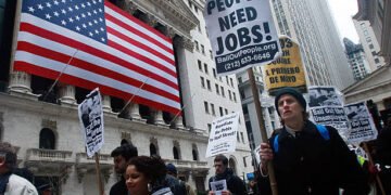 سوق العمل الأمريكي يفقد 92 ألف وظيفة في فبراير والبطالة ترتفع إلى 4.4%.. مخاوف تباطؤ الاقتصاد تتصاعد