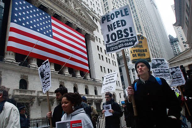 سوق العمل الأمريكي يفقد 92 ألف وظيفة في فبراير والبطالة ترتفع إلى 4.4%.. مخاوف تباطؤ الاقتصاد تتصاعد