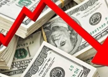 الدولار “يتحصن” فوق قمة 10 أشهر.. والأسواق تترقب البنوك المركزية تحت طبول الحرب