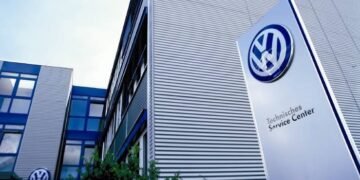 “فولكس فاغن” تتبنى استراتيجية “التخطيط المنظم” لمواجهة تراجع حصتها السوقية في الصين