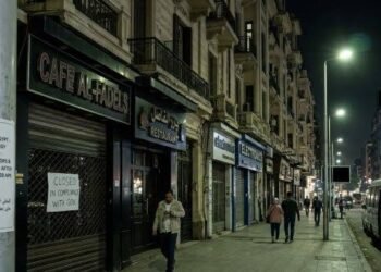 قرار وزاري لتفادي أزمة طاقة: مصر تبدأ تطبيق “الإغلاق المبكر” للمنشآت التجارية