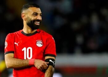 سلوت يشيد بأسطورة صلاح ويحدد “لقبي الوداع” قبل رحيله عن ليفربول.