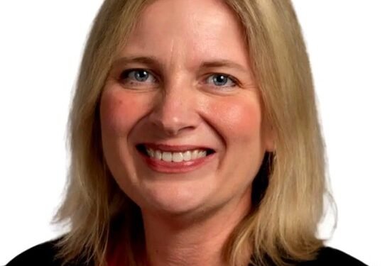 جامعة الرياض للفنون تعيّن إليزابيث كيلي رئيسةً لكلية الموسيقى.