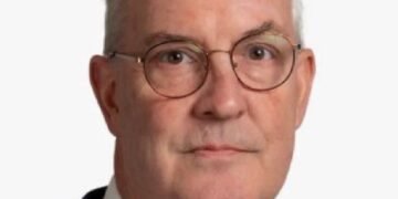 جامعة الرياض للفنون تعيّن الدكتور فيليب لويس رئيساً لكلية الأفلام