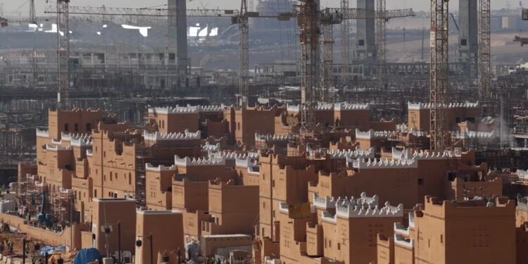 الدرعية ترسم ملامح الفخامة النجدية: مشروع “الريتز كارلتون ريزيدنسز” يشارف على الجاهزية كأيقونة للسكن الفاخر