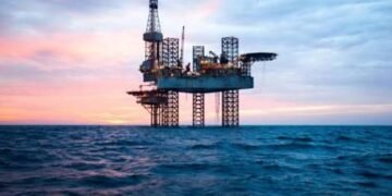 النفط يهوي بعد فتح مضيق هرمز ماهي مآلات الاسعار القادمة