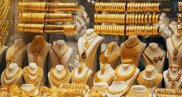 الذهب يهبط لأدنى مستوى في أسبوع وسط توتر الشرق الأوسط