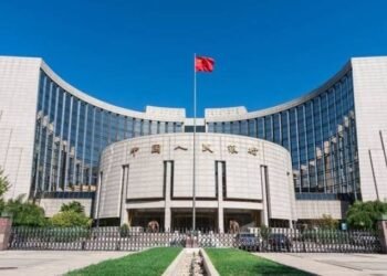واشنطن وبكين في صراع “هندسة النقد”.. تحركات سرية صينية لتدويل “اليوان الرقمي” وبناء جدار حماية ضد سلاح الدولار