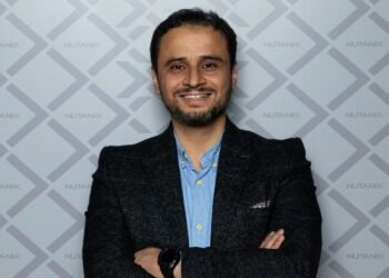 مصانع الذكاء الاصطناعي: من التجارب إلى التشغيل على نطاق المؤسسات والاعمال