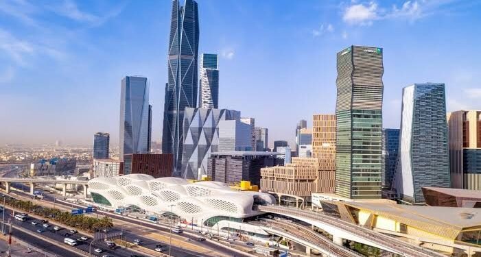 وزير “البلديات والإسكان” يبدأ زيارة رسمية إلى الصين لجذب استثمارات ذكية وافتتاح منتدى المقاولين المشترك