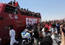 استقبال حاشد للمنتخب المصري لدى وصوله مطار العلمين