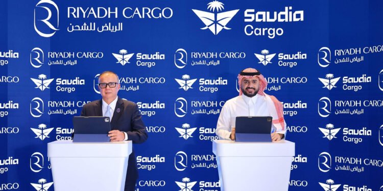 السعودية للشحن والرياض للشحن توقّعان اتفاقية للنقل المتبادل للبضائع لتعزيز الربط العالمي