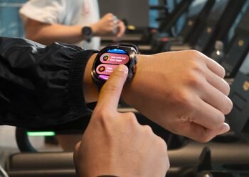 صُنعت للمحترفين: لماذا الترقية إلى Galaxy Watch Ultra2 تستحق العناء